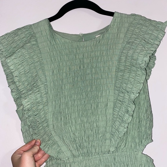 Day+Moon Green Smocked Textured Ruffle Dress - Picture 5 of 11